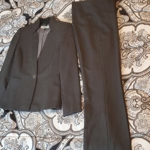 Tahari suit Arthur s. Levine